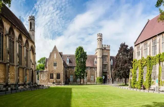 英国格鲁斯特大学申请条件和申请材料