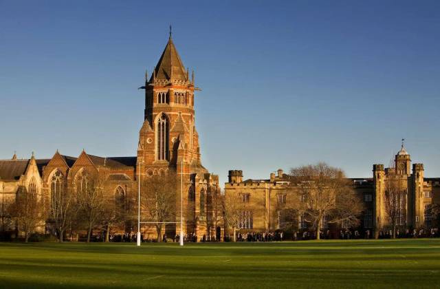 英国格林多大学申请条件和申请材料