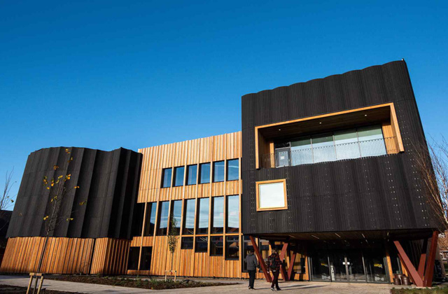 英国约克圣约翰大学是什么档次的学校？