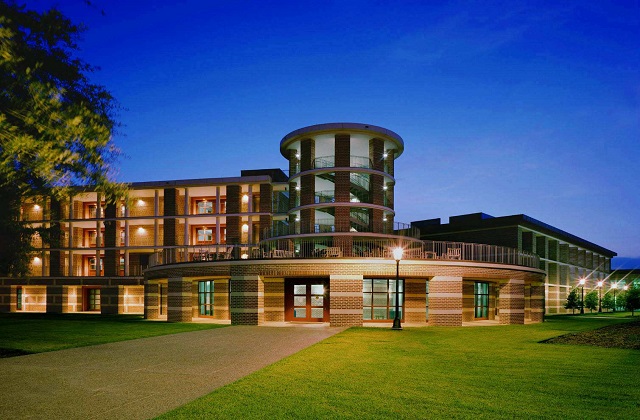 美国布朗大学申请条件及费用