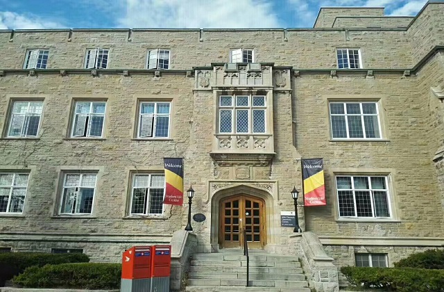 加拿大女王大学申请条件及费用